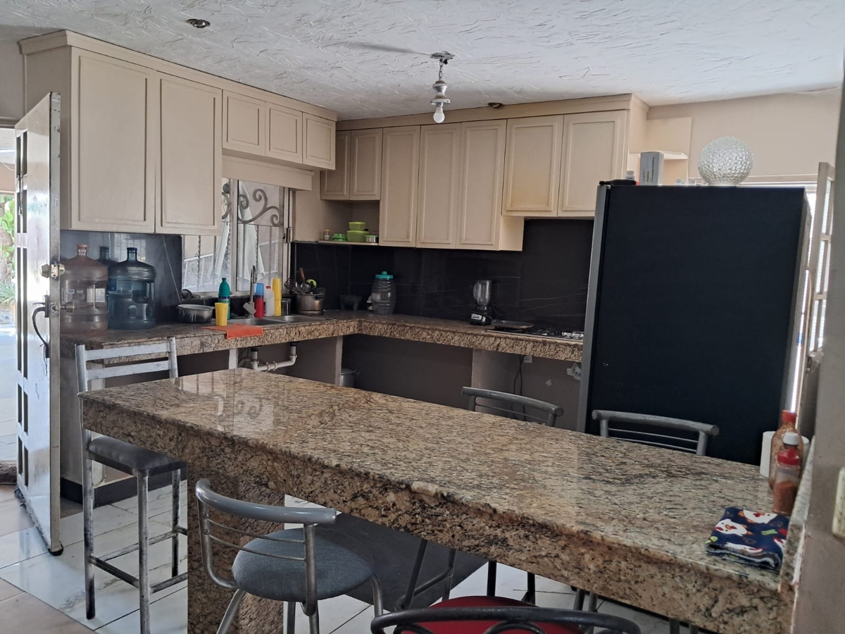 Foto 0 de Colonia Profesionistas, casa de una planta  ( 60 m2 en obra negra en planta alta) $1,350,000.00 | ID NN-HGT856 | 